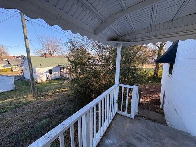 Building Photo - 315 Columbia Rd