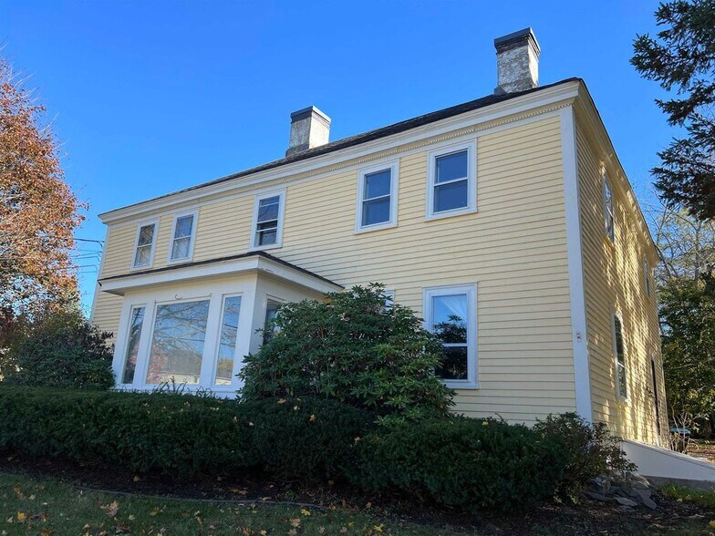 Building Photo - 156 Portsmouth Ave