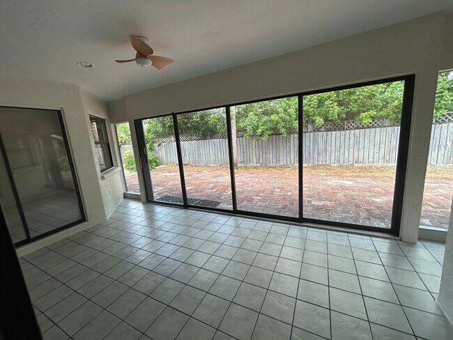 Building Photo - 4137 Woodview Dr