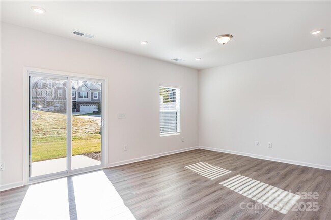 Building Photo - 3160 Lilac Grove Dr