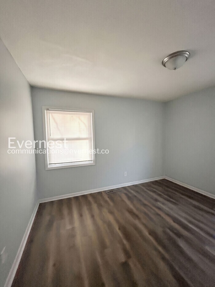 Building Photo - 275 Efird St