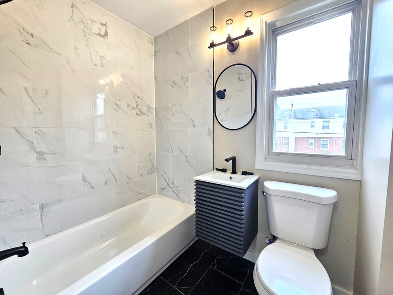 Building Photo - 1001 S Main St