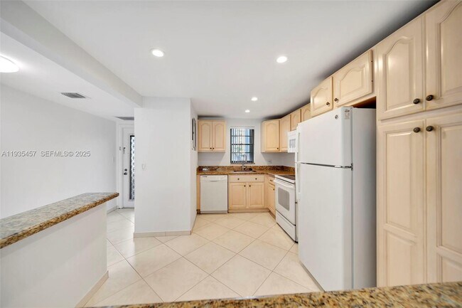 Building Photo - 2450 Deer Creek Country Club Blvd