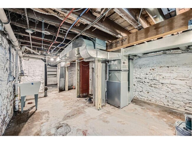 Building Photo - 911 Sims Ave