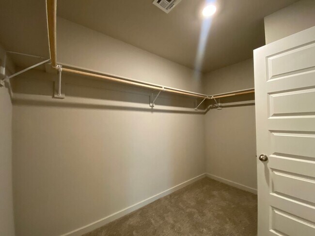 Building Photo - Welcome to your dream rental!!