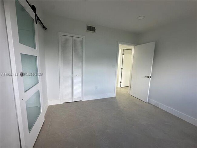 Building Photo - 6720 SW 50th Terrace