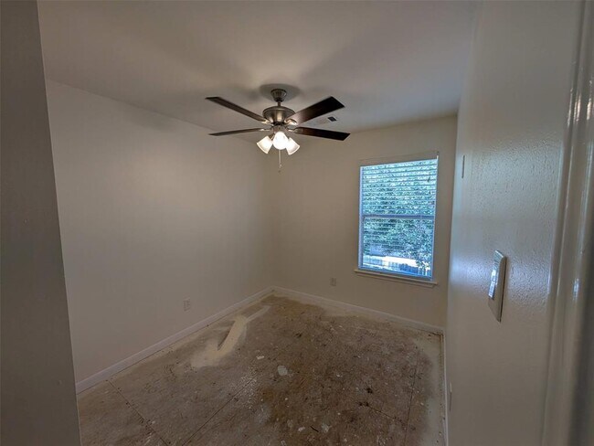 Building Photo - 11726 Rolling Stream Dr