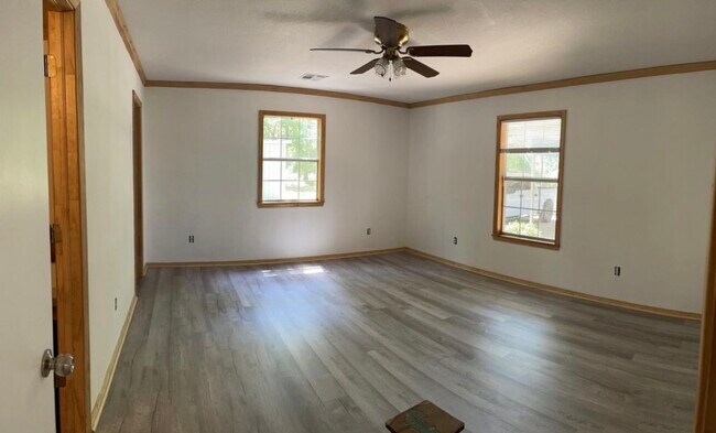 Building Photo - 4110 Derrick St