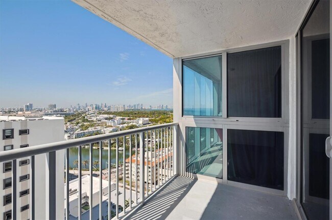 Building Photo - 2655 Collins Ave