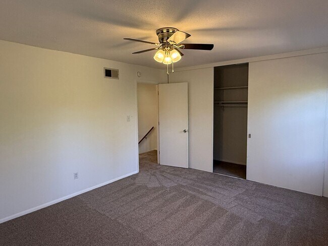 Building Photo - 4605 Hedgemore Dr