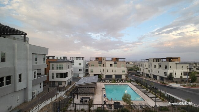 Building Photo - 643 Fortis Creek St