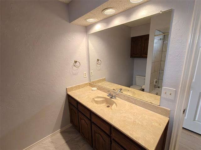 Building Photo - 4108 Mesa Dr