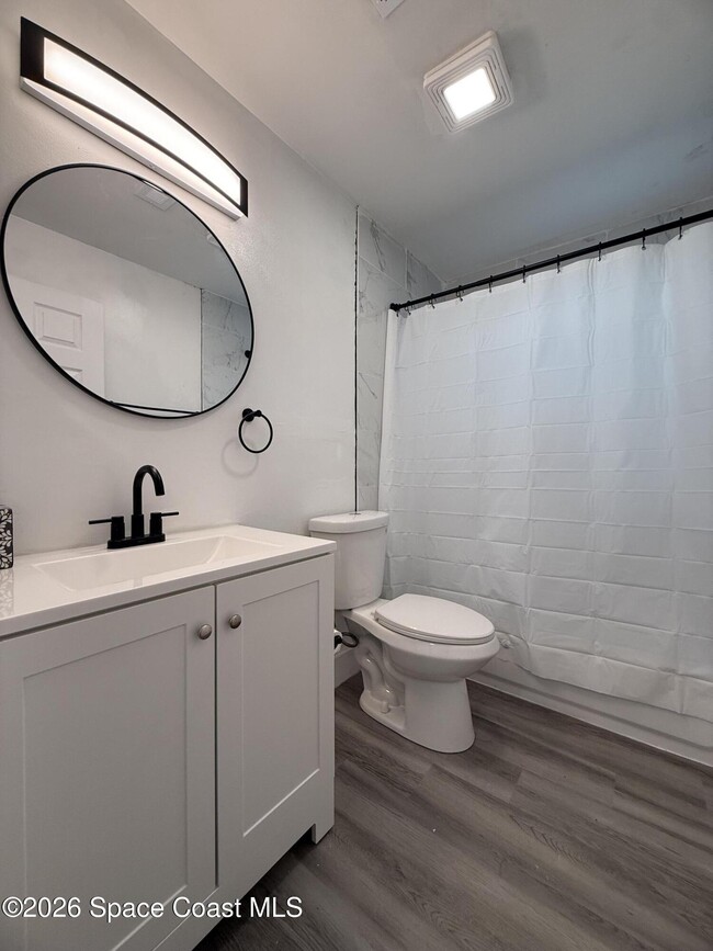 Building Photo - 304 Palm Ave