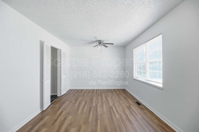 Building Photo - 313 E Woodrow Pl