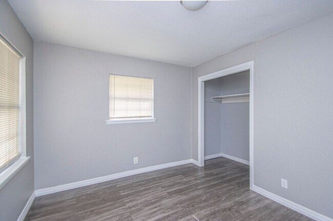 Building Photo - Charming 3-Bedroom Home with Large Fenced Backyard in Little Rock!