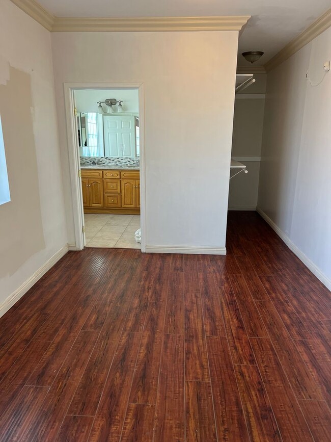 Building Photo - 1248 S Manhattan Pl