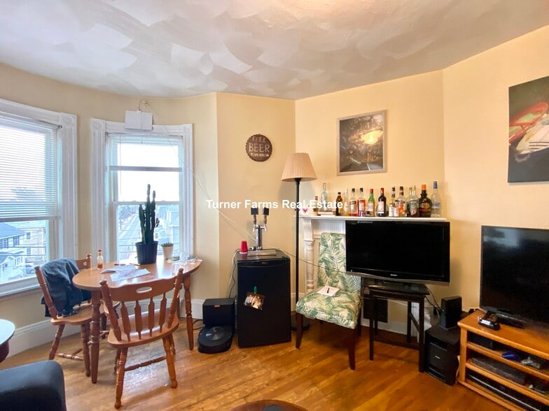 Building Photo - 59 Cedar St