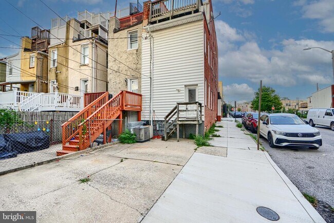 Building Photo - 1650 S Charles St