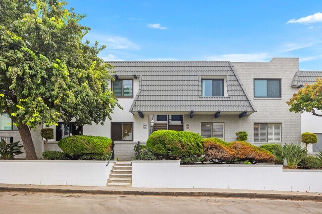 Building Photo - Luxurious 2 Bedroom, 2 Bathroom Condo for Rent