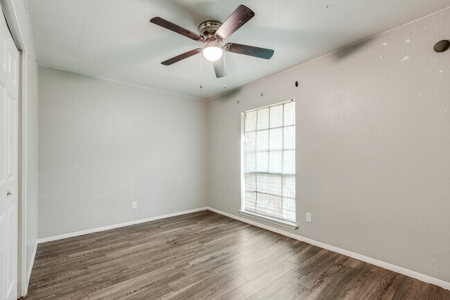 Building Photo - 9415 Quicksilver Dr