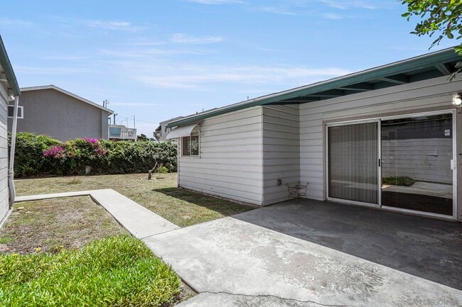 Building Photo - 643 Nautilus St