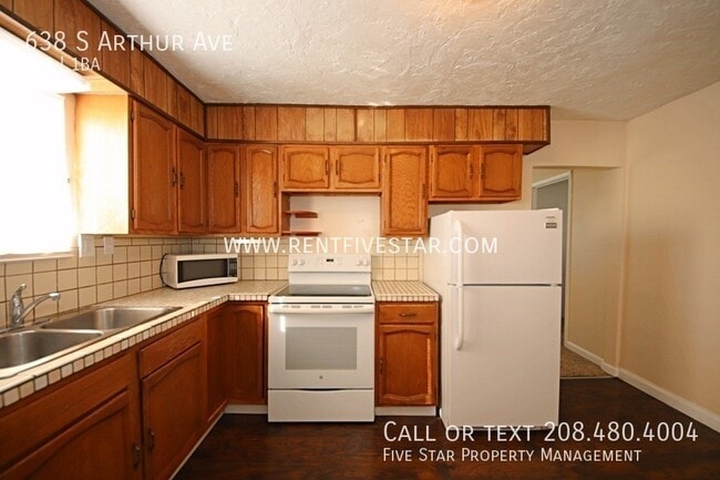 Building Photo - 638 S Arthur Ave