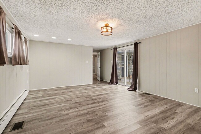 Building Photo - 5885 Avis Ln