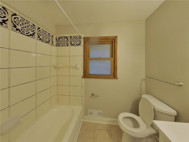 Building Photo - 6928 45th Pl N