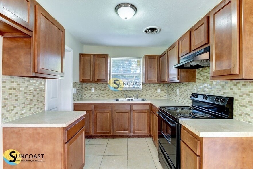 Building Photo - 2156 Bunting Dr