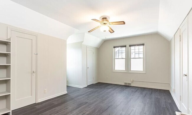 Building Photo - 6613 N Amherst St