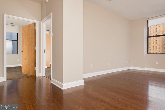 Building Photo - 220 S 16th St