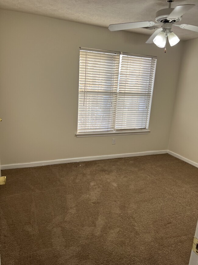 Building Photo - 5957 Sherwood Trace