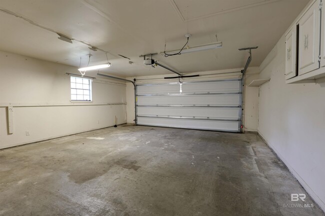 Building Photo - 54 Paddock Dr