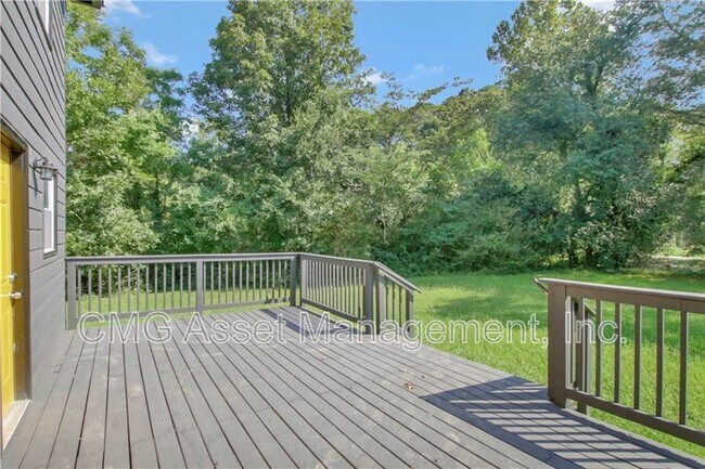 Building Photo - 551 Valley Hill Rd SE