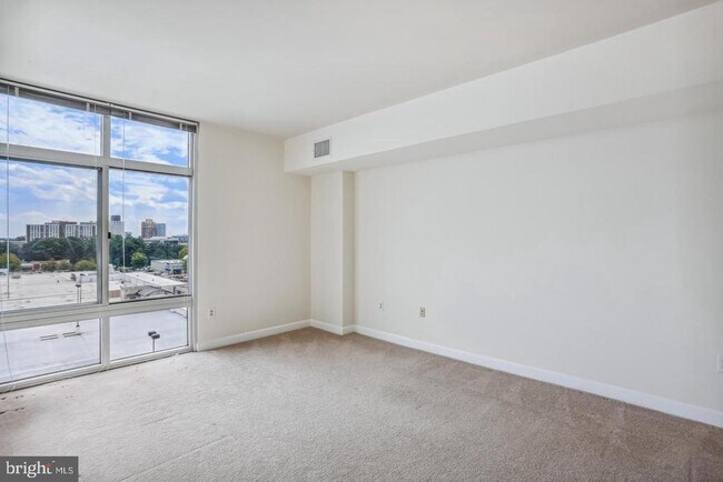 Building Photo - 5750 Bou Ave