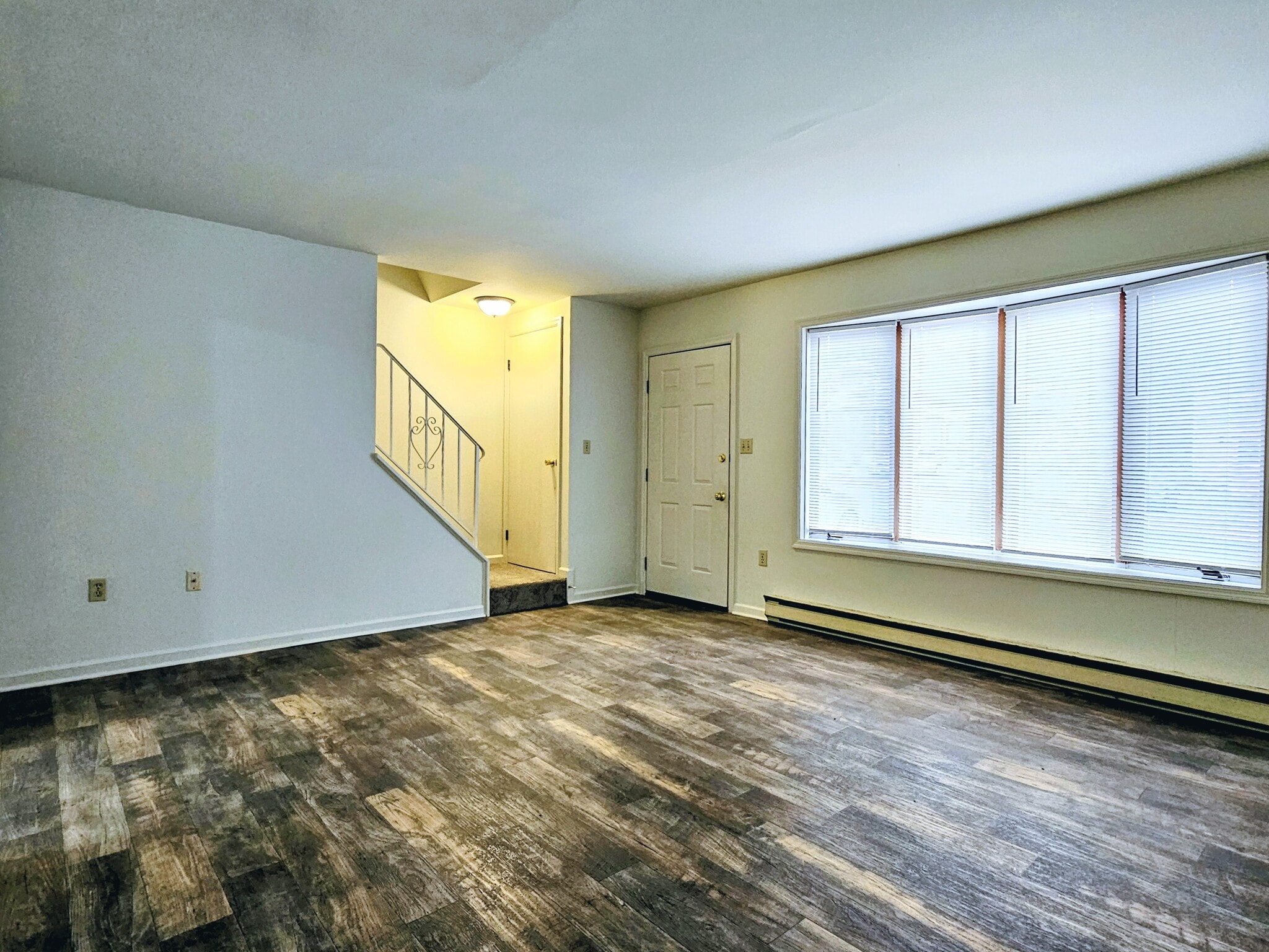 Building Photo - 205 Riverview Dr