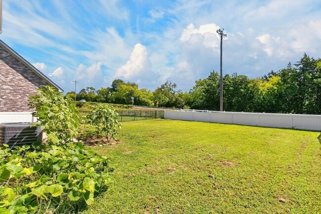 Building Photo - 520 Sunflower Dr