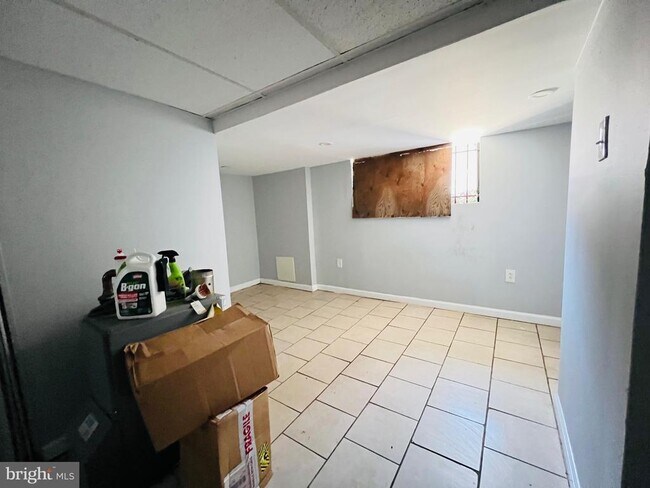 Building Photo - 1609 S 28th St