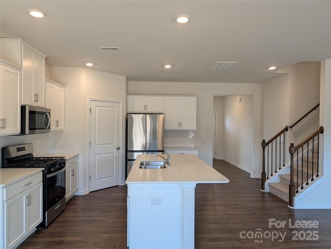 Building Photo - 10731 Claystone Dr