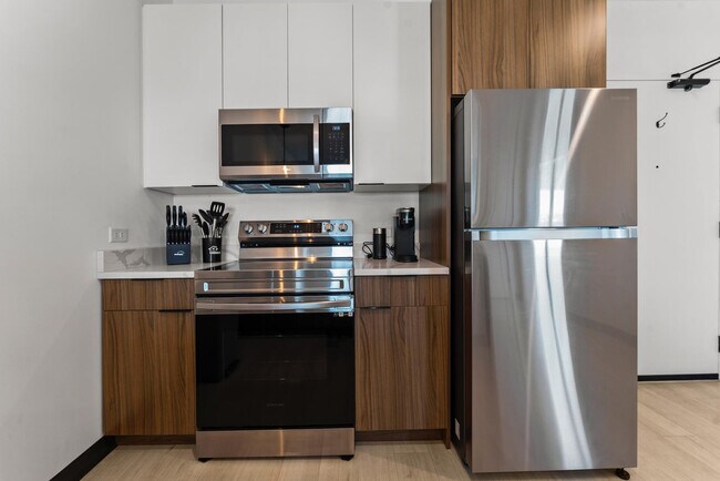 Building Photo - 600 Broadway-SI ID1240311P