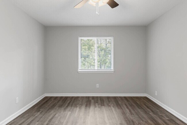 Building Photo - 105 P' Poole Ave #101: Red Bank 1Bed/1Bath Apartment w/ Laundry Units, Central AC, and Granite Co...