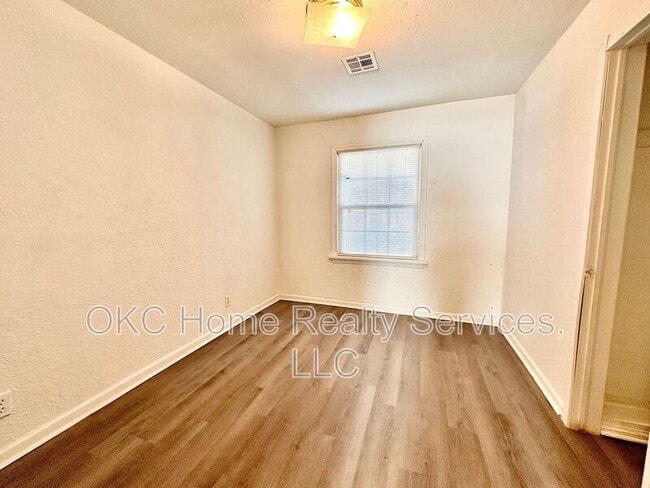 Building Photo - 2323 Towers Ct