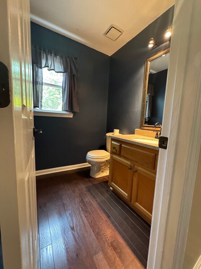 Building Photo - 2000/3 br/2.5 ba/bonus room/office 2,330 sqft