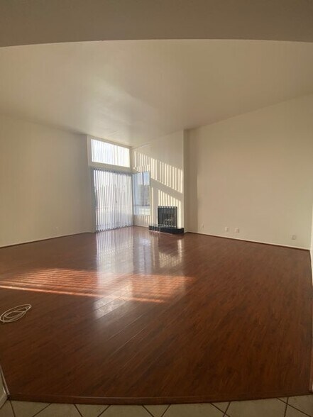 Building Photo - 4343 Whitsett Ave