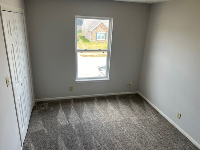 Building Photo - 218 Equestrian Dr