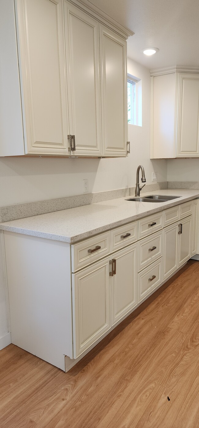 Kitchen - 923 Las Juntas St