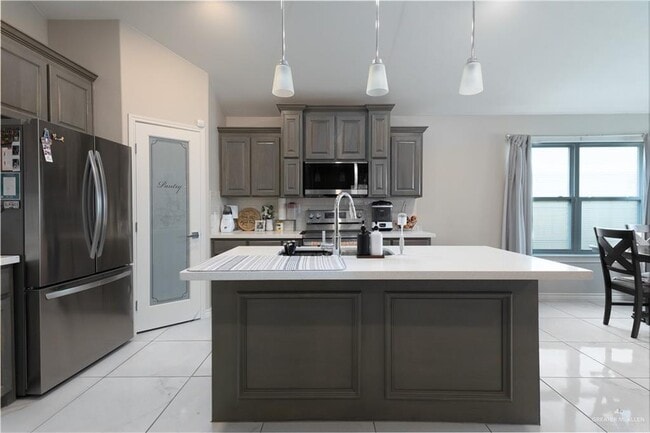 Building Photo - 12 N 26th Dr