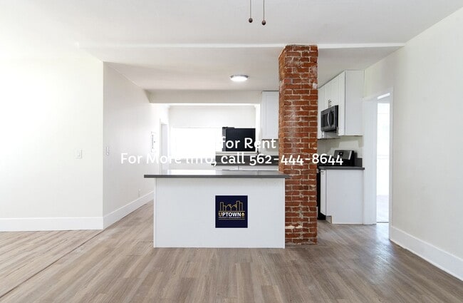 Building Photo - Duplex - 2 Bedroom/ 1 Bath - Santa Ana