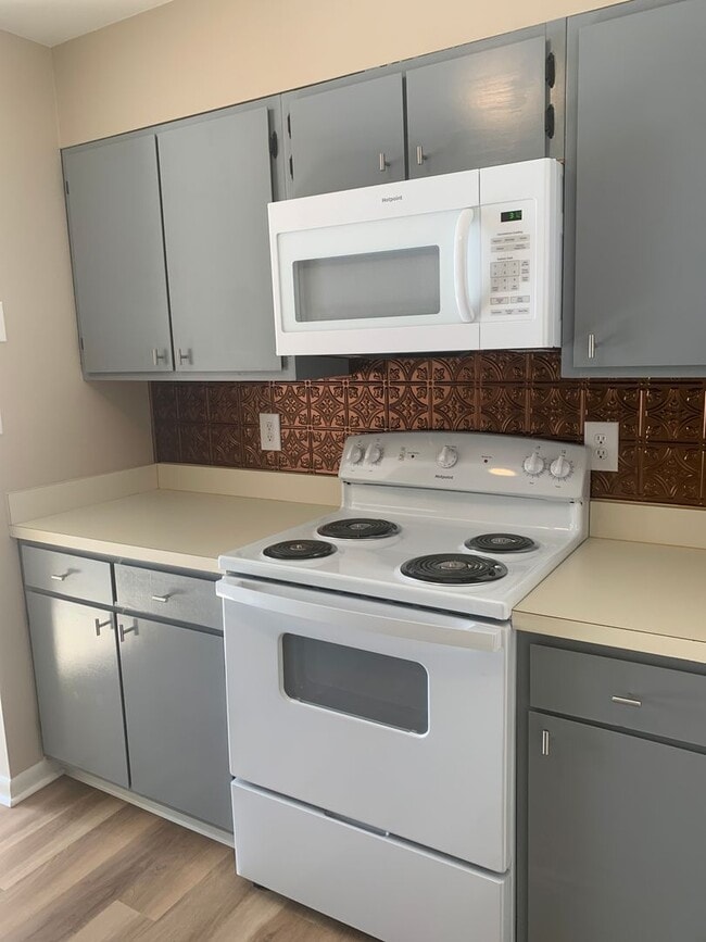 Building Photo - Future Rental! West York SD