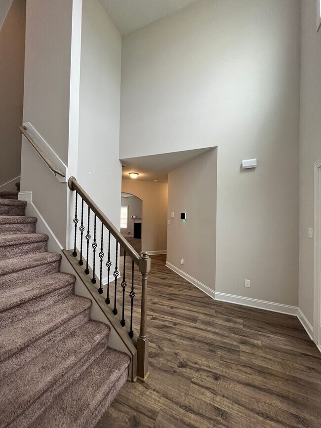 Building Photo - Welcome to Stateside!